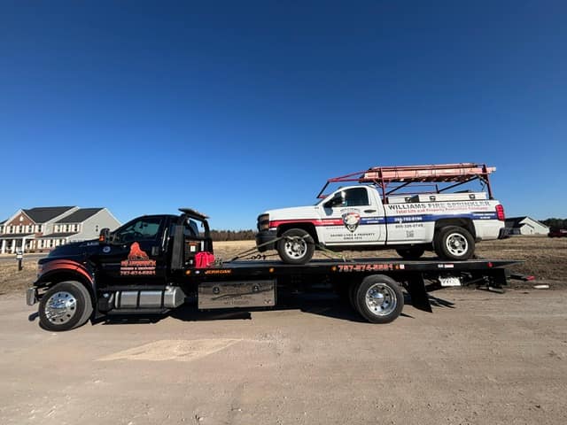 Emergency service vehicle carried on the Silverback rollback