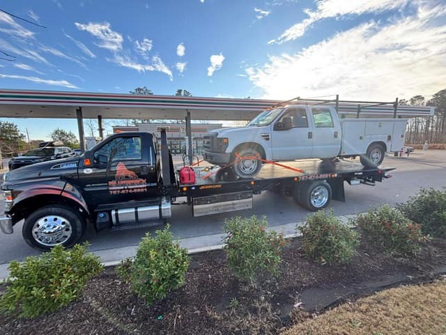 White utility body work truck loaded on the Silverback flatbed